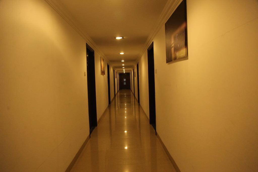 Hotel Shirdi Sai Wada Exterior foto