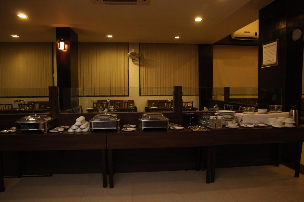 Hotel Shirdi Sai Wada Exterior foto