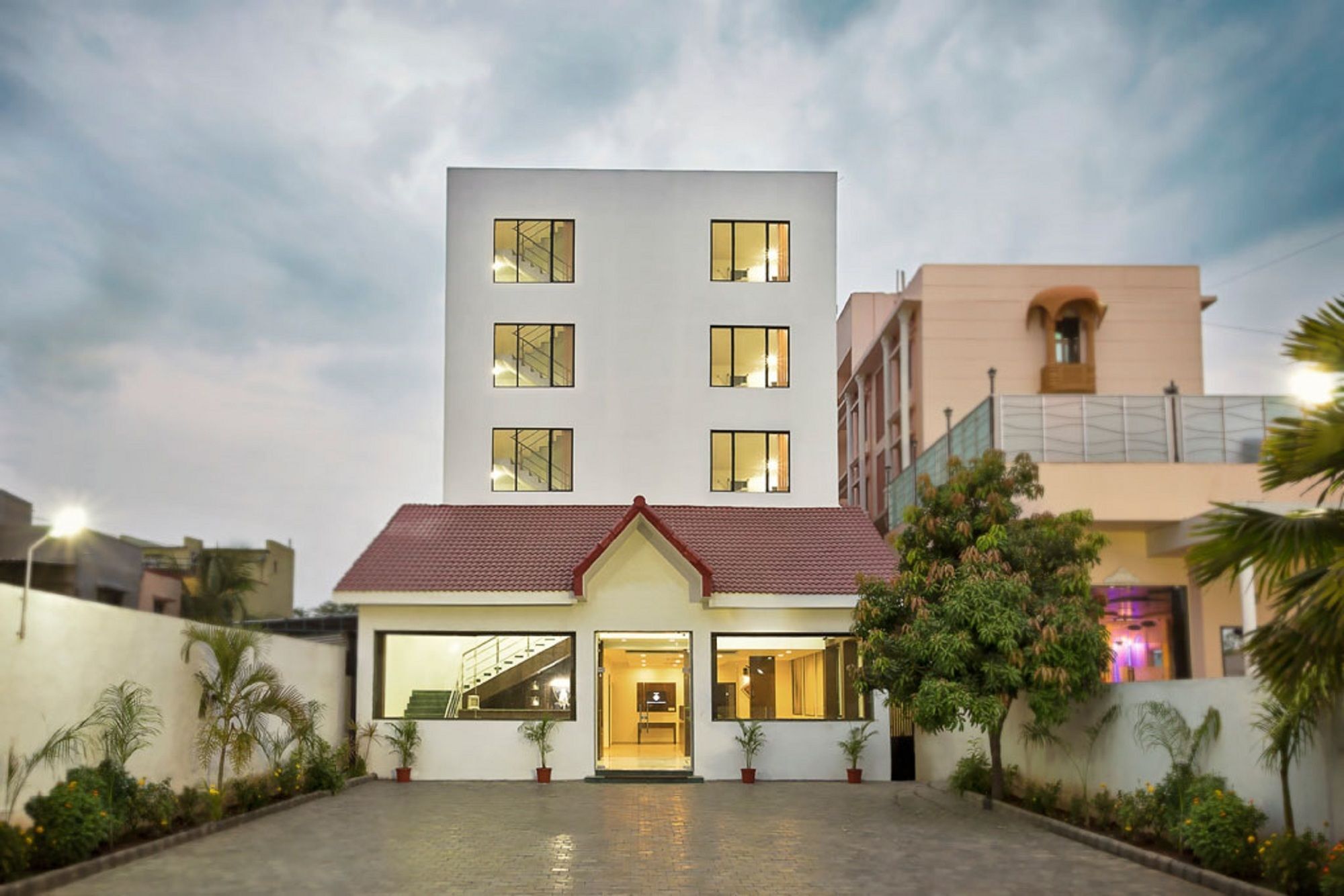 Hotel Shirdi Sai Wada Exterior foto